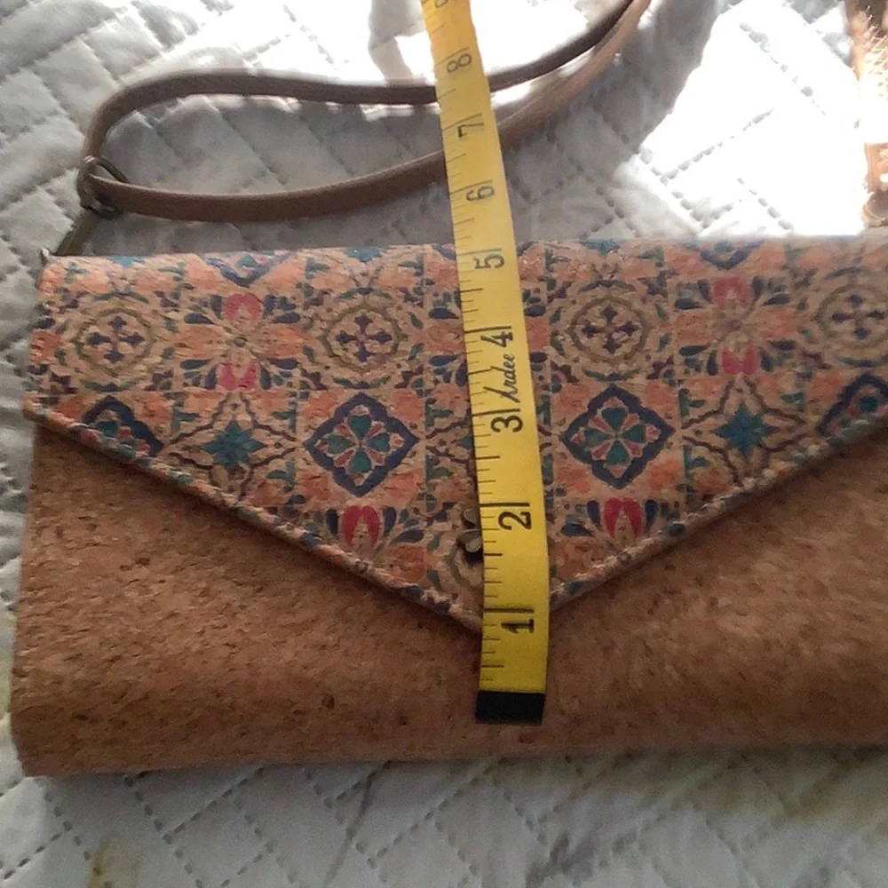 CORK ENVELOPE CROSSBODY BAG